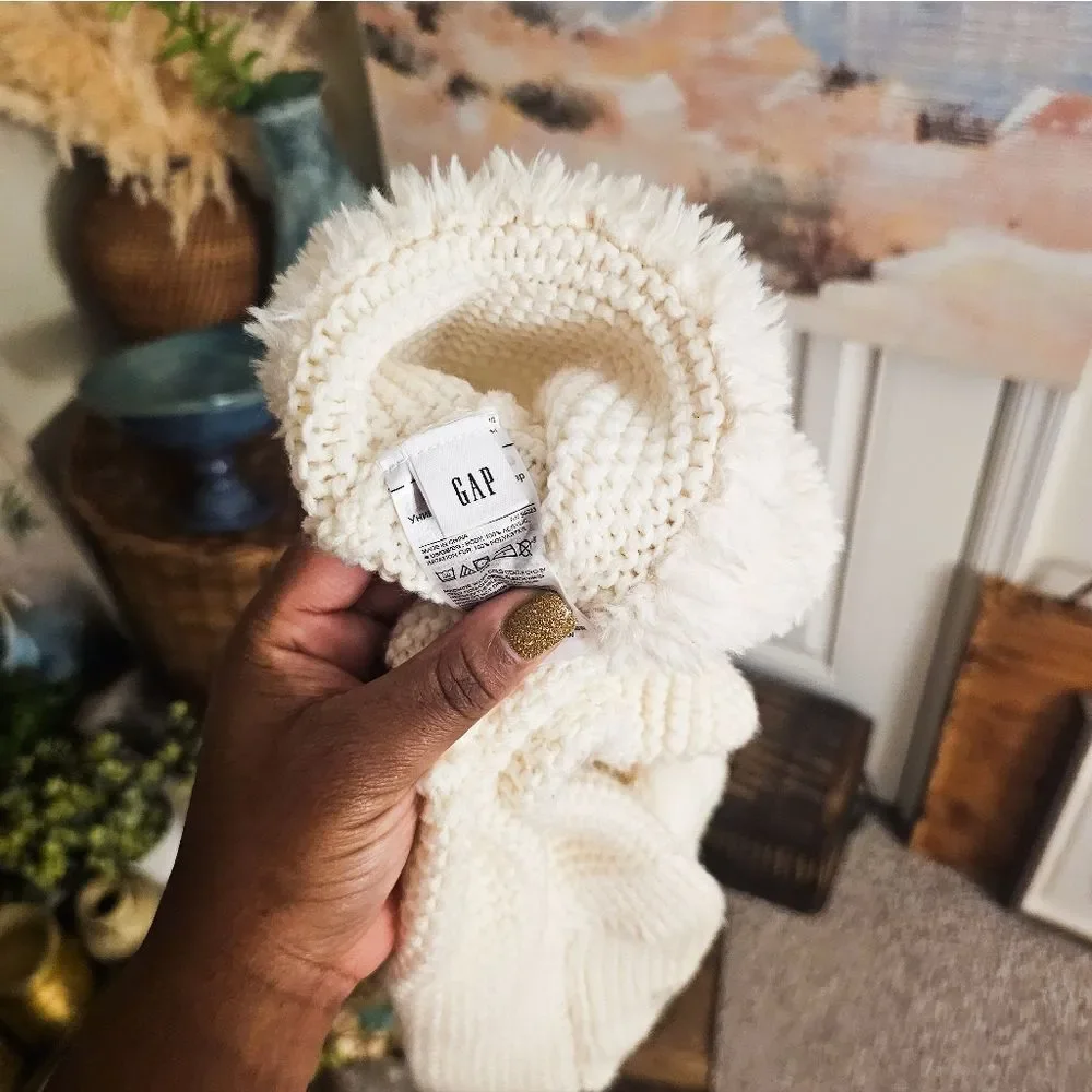 New Gap Acrylic Blend Pom Detail Cozy House Socks.